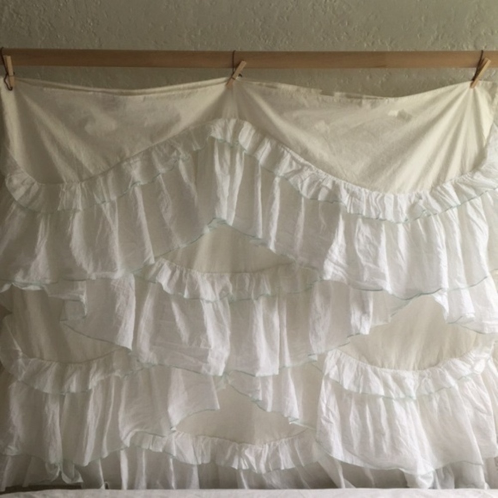 Anthropologie Ruffled White Toddler Duvet
